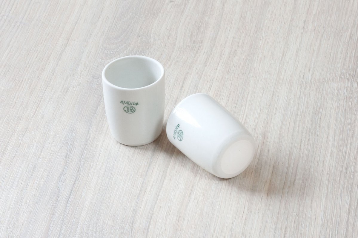 Filter crucible with porous bottom